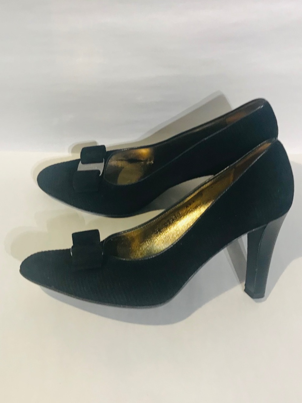 Salvatore Ferragamo Women's Black Suede Corduroy Vera Bow Logo Heels Pumps 8